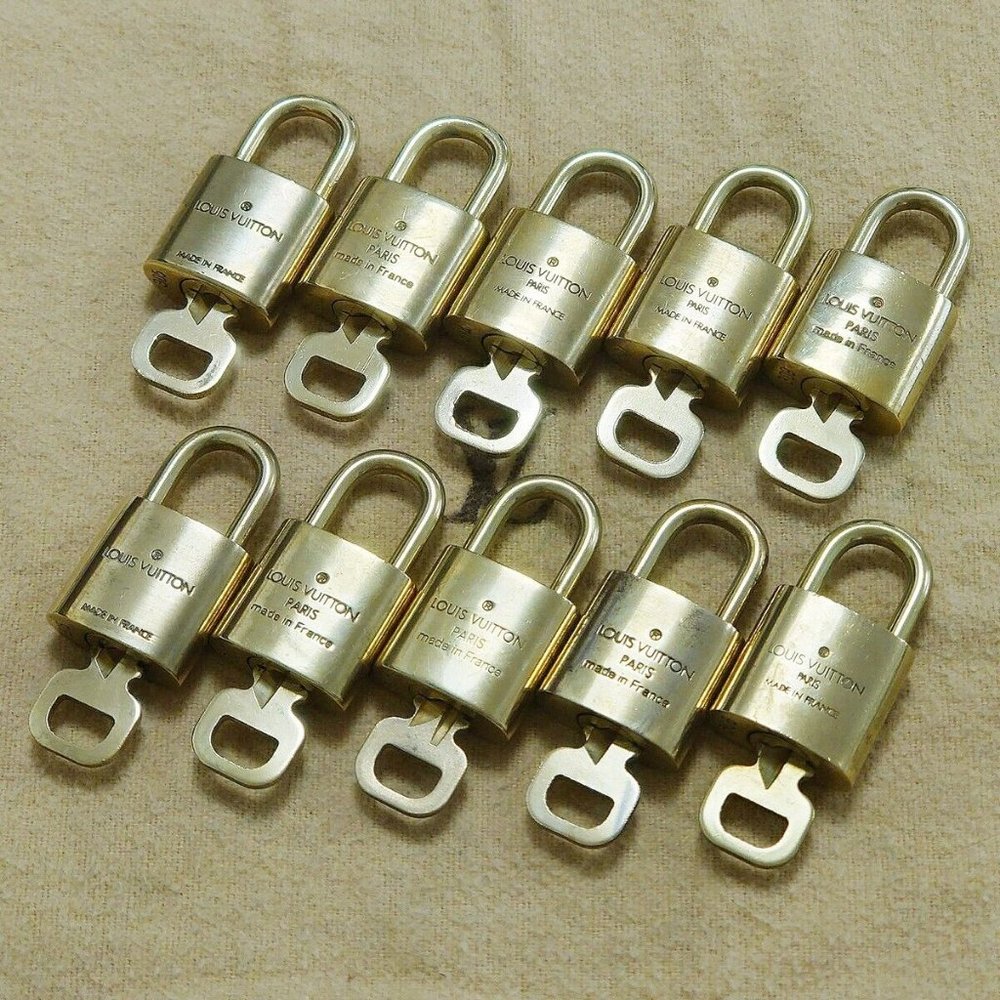 Authentic LOUIS VUITTON LV 10 SET PADLOCK KEY BAG CHARM CADENA GOLD PLATED